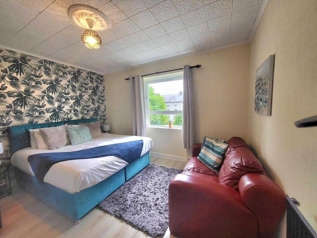 Sensational Stay: Family Business With Balcony