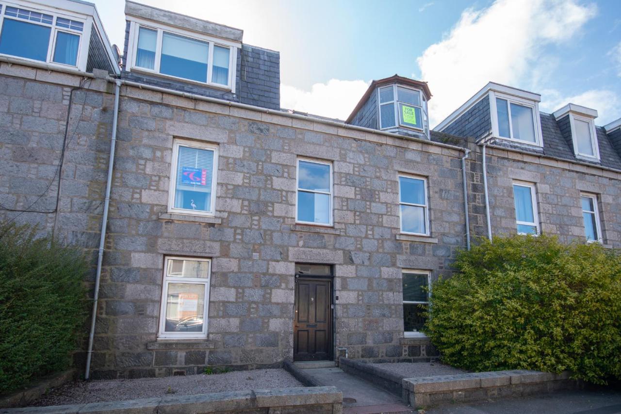 Dwellcome Ltd 1 Bed Apt, Half Mile To Union Street Yet Quiet, Free Parking, Fast Wifi, Ideal For Long Term Contractor, Etc Stays, Fully Equipped Kitchen, Regular Housekeeping Option - Our Site For Assurance Apartment Aberdeen