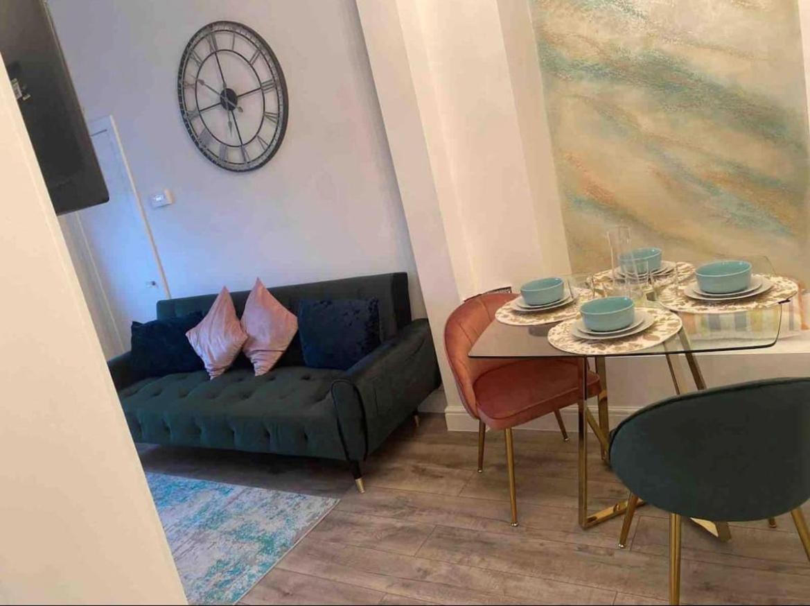 Apartment Amazing Getaways - The Place For With Free Parking