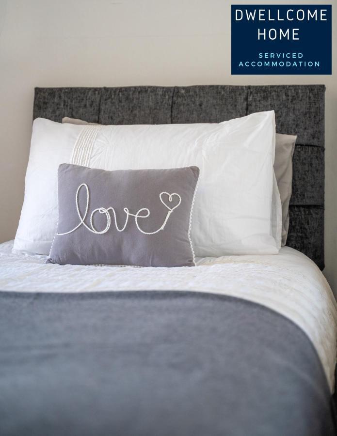 Dwellcome Ltd 3 Double Bedroom - Our Site For Assurance Apartment