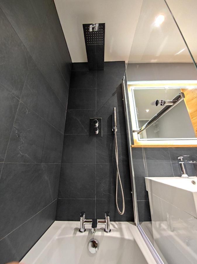 Private In Exclusive * Aberdeen