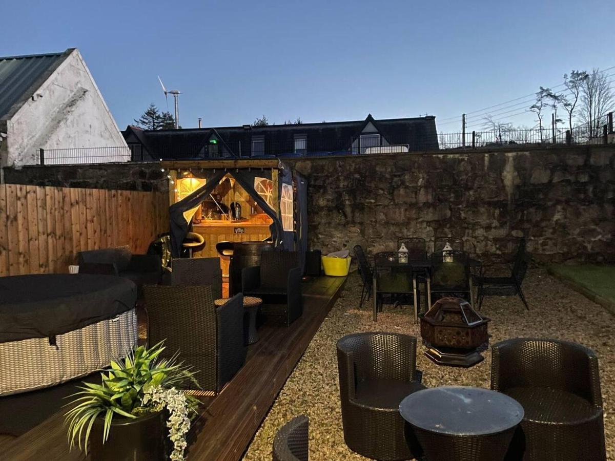 Rural Chapel Near Airport Bar & Hot Tub Holiday home Aberdeen