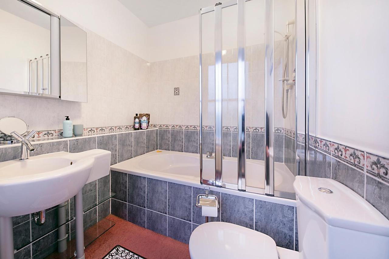 Castle Street ✪ Grampian Lettings Ltd *