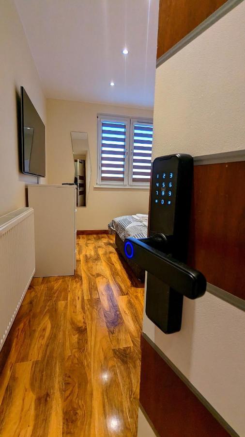 Private In Modern Aberdeen