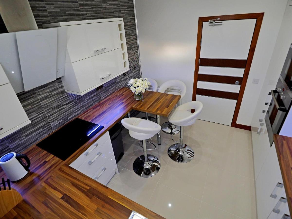 Private In Modern Homestay Aberdeen
