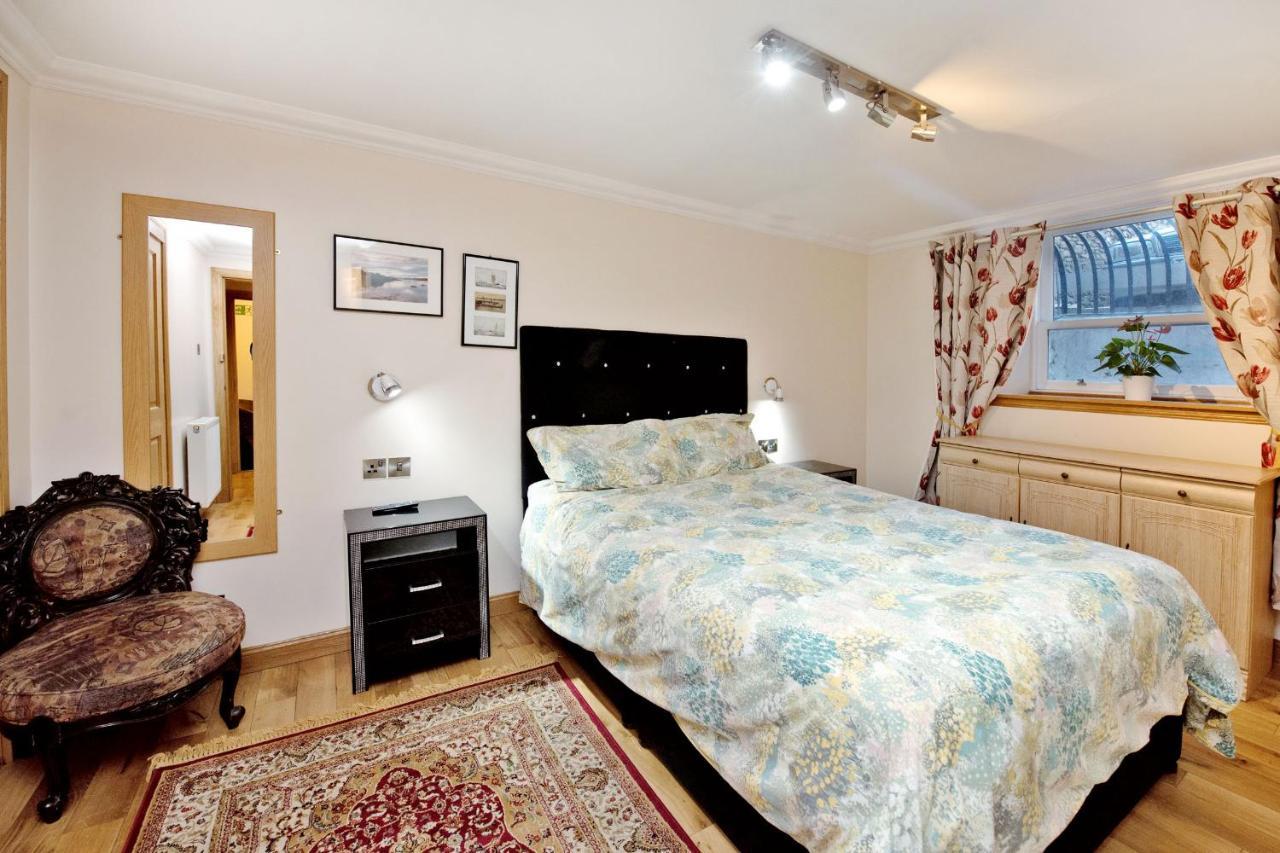 Shah Zaki Casa Bella Guest house Aberdeen