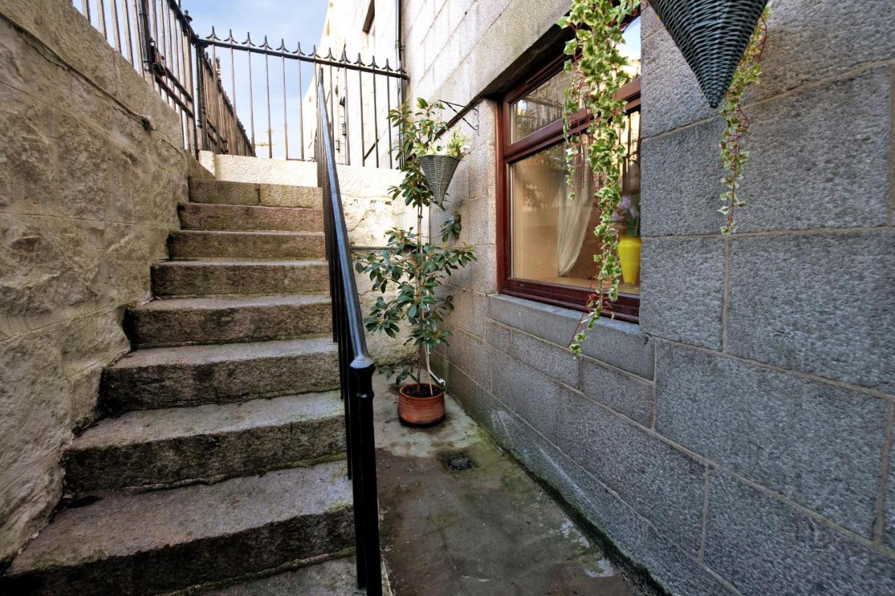 Shah Zaki Casa Bella Guest house Aberdeen