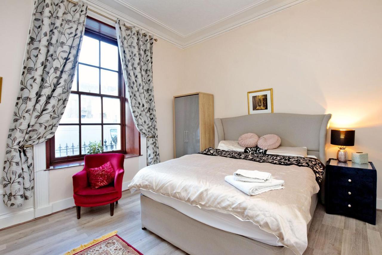 Grandmansion-9br-sleeps17-parking-corporategroups Holiday home Aberdeen