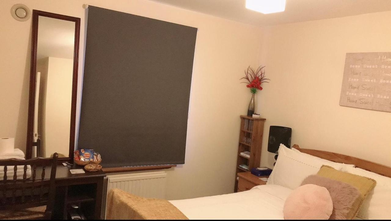 Working Professionals In Bed & Breakfast Aberdeen