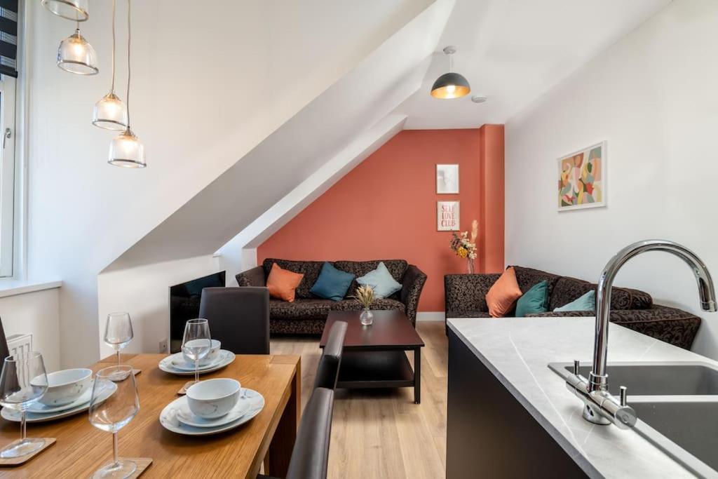 Apartment Remodelled Luxury 3 Bed Aberdeen