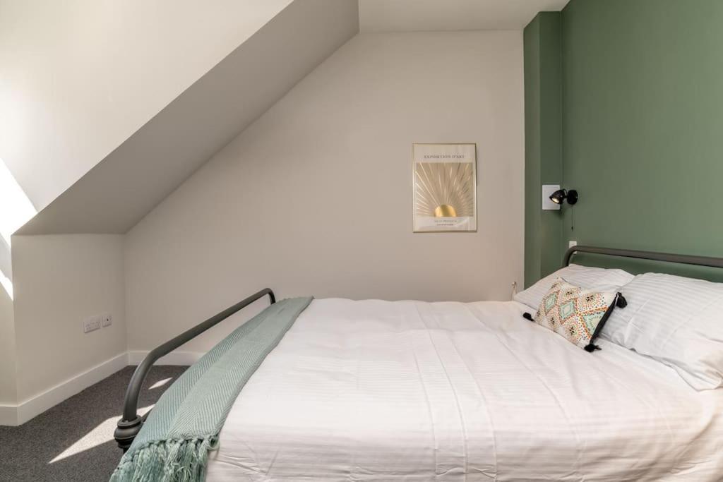 Remodelled Luxury 3 Bed Apartment Aberdeen