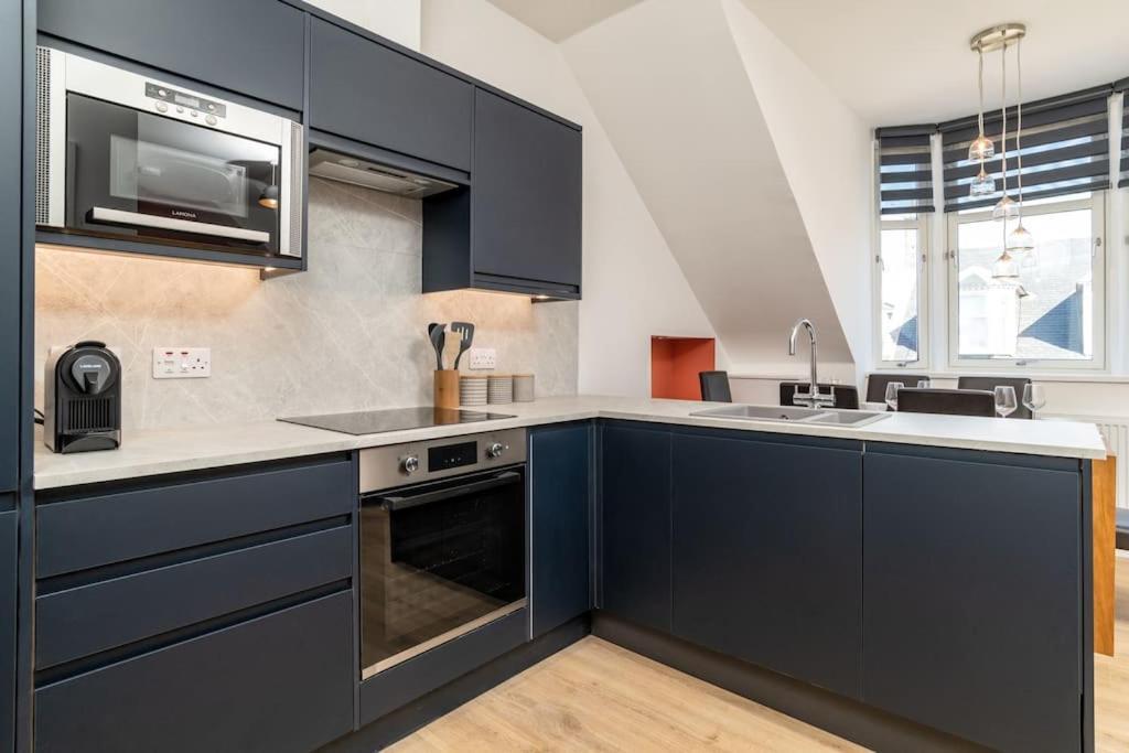 Apartment Remodelled Luxury 3 Bed *
