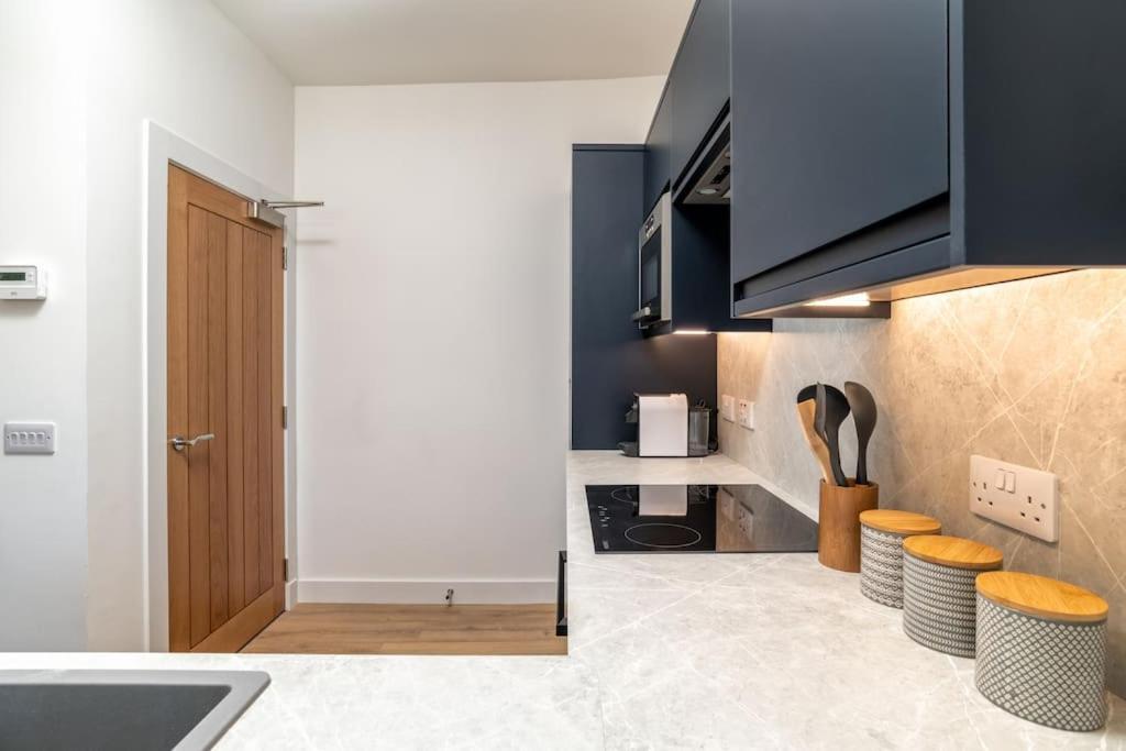 Apartment Remodelled Luxury 3 Bed *