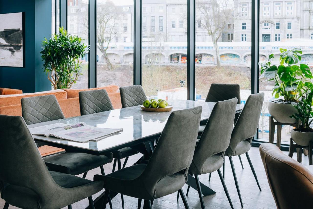 Apartment Chic And At The Point In