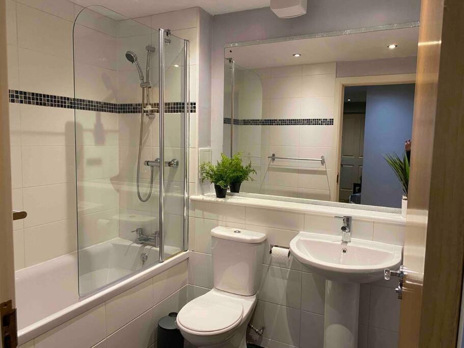 Spacious Ground Floor 2 Bed By Lains Lettings Apartamento