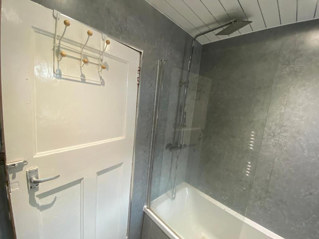 Bed & Breakfast Lovely Private In Sandilands Dr Ab24 *