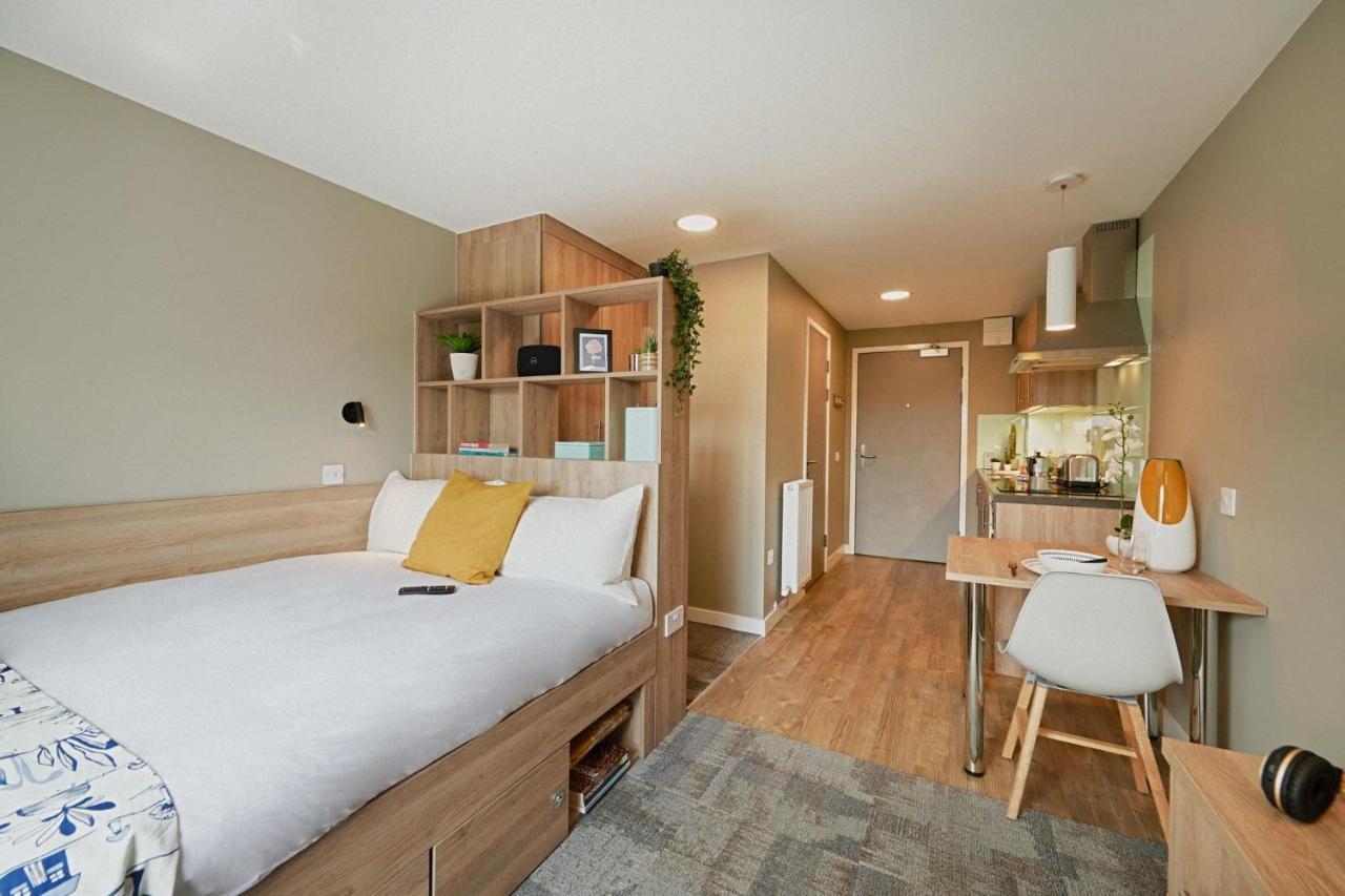 For Students Only - Experience Modern Comfort At The Combworks In Apartment