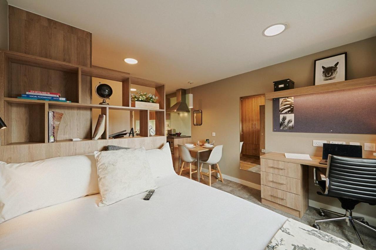 For Students Only - Experience Modern Comfort At The Combworks In Apartment