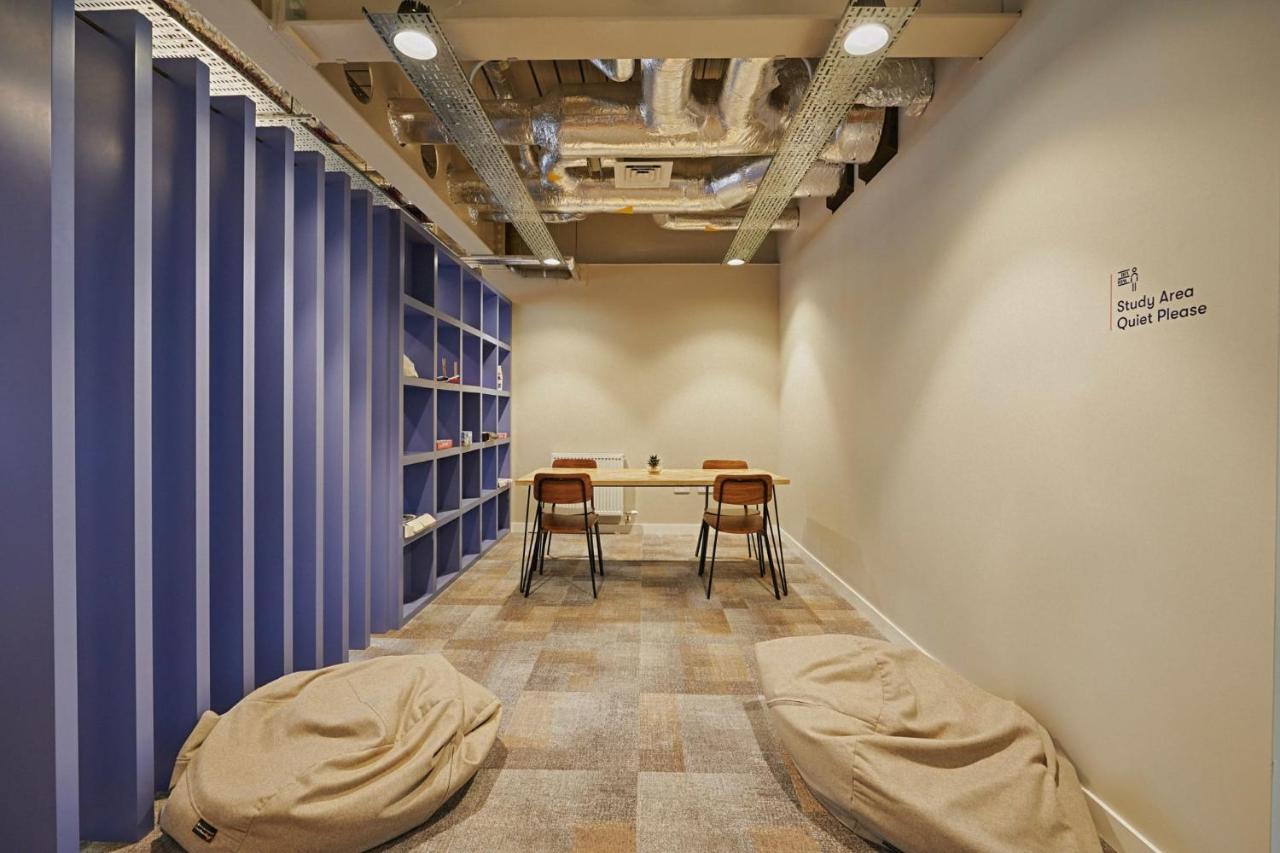For Students Only - Experience Modern Comfort At The Combworks In Apartment