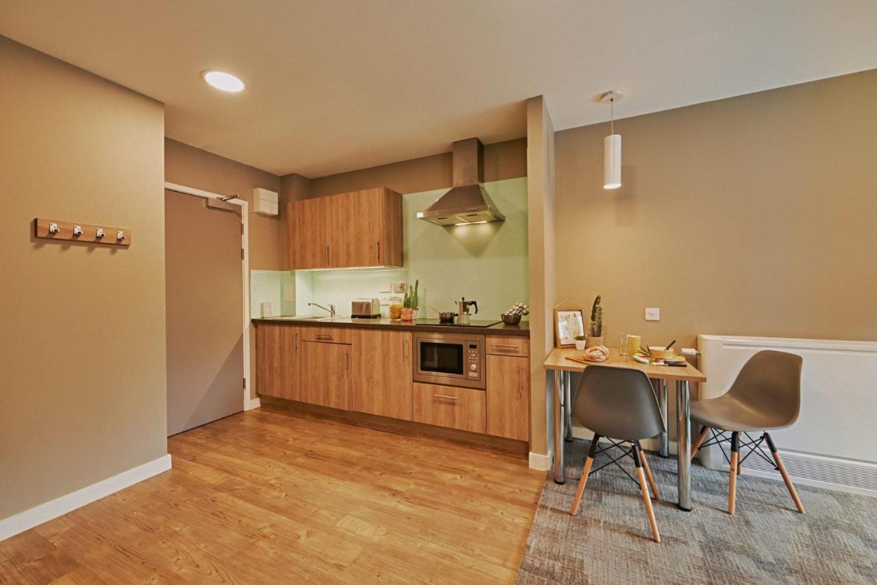 For Students Only - Experience Modern Comfort At The Combworks In Apartment