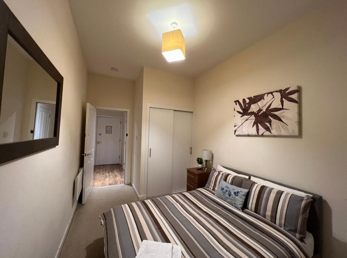 Apartment 2-bedrooms Apt-no Party