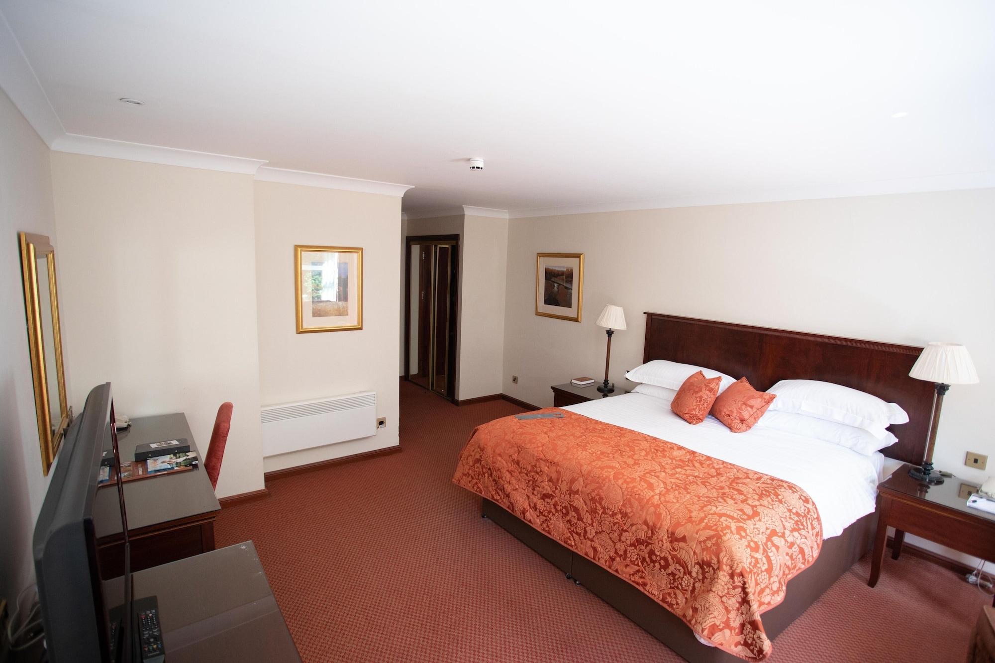 Macdonald Norwood Hall 4*