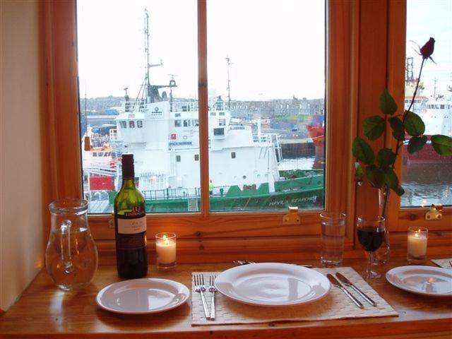 Wharf Apartment *