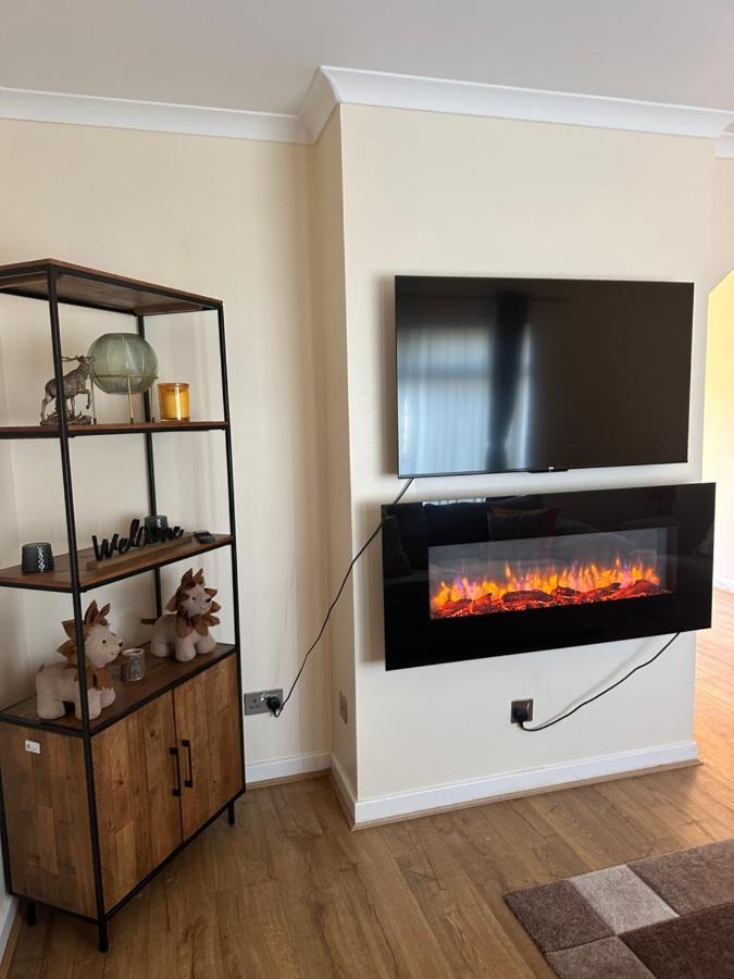 Stunning Cozy Three Bedroom House Near Ari Holiday home Aberdeen