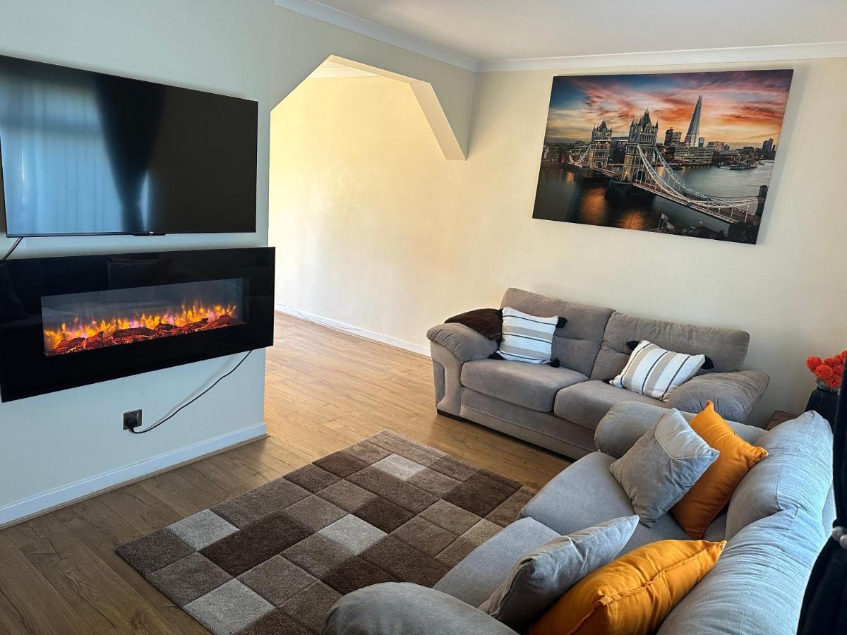 Holiday home Stunning Cozy Three Bedroom House Near Ari
