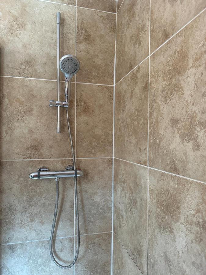 Stunning Cozy Three Bedroom House Near Ari
