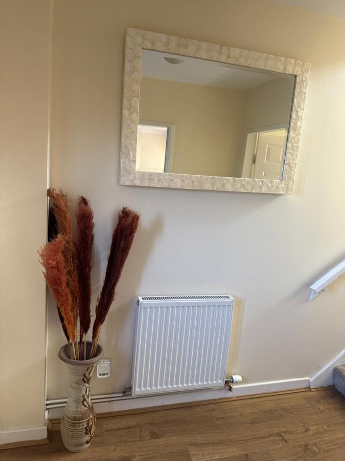 Stunning Cozy Three Bedroom House Near Ari Holiday home Aberdeen
