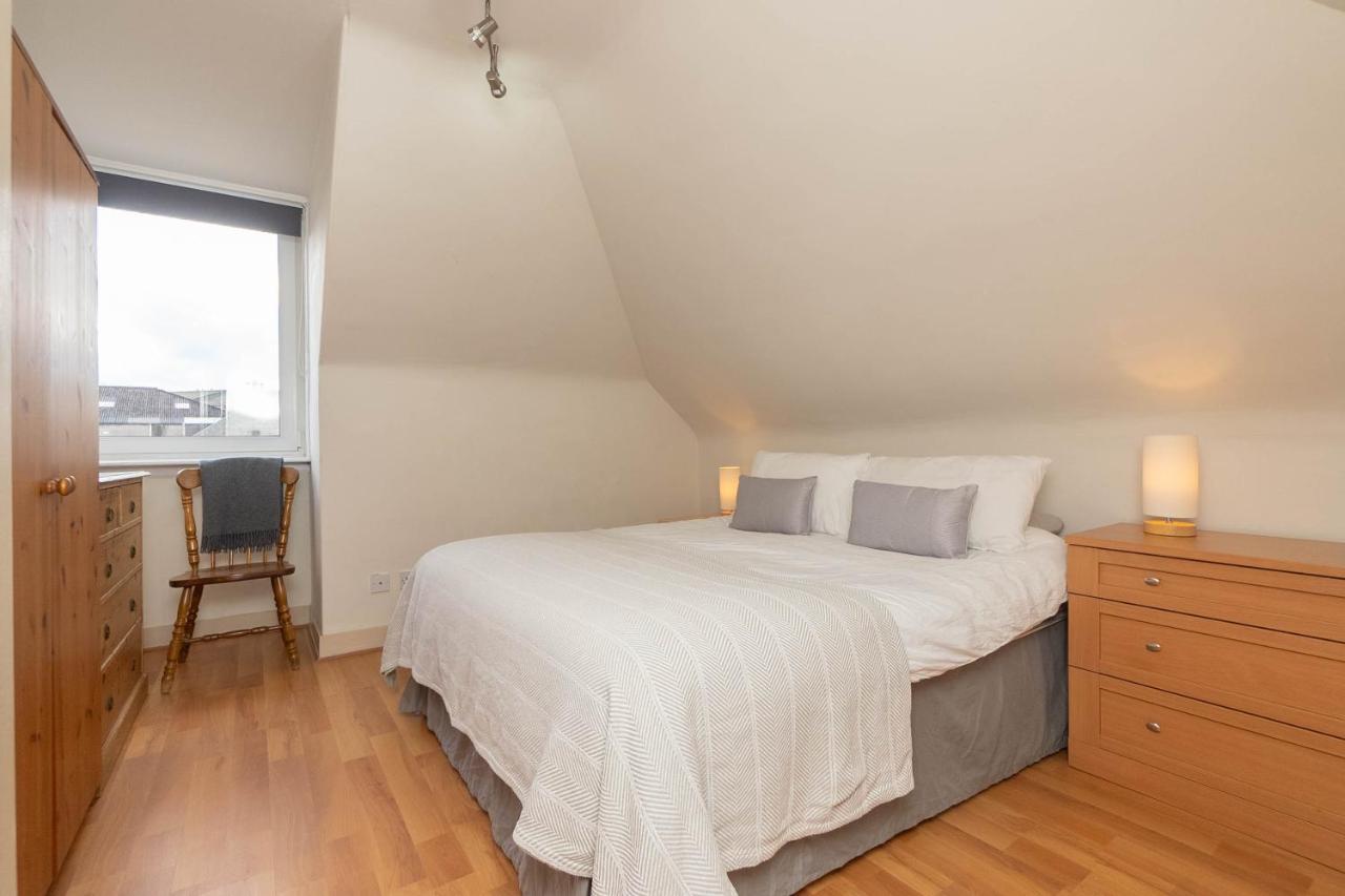 Dwellcome Home: 3-bedroom Garden Retreat With Fast Wi-fi Aberdeen