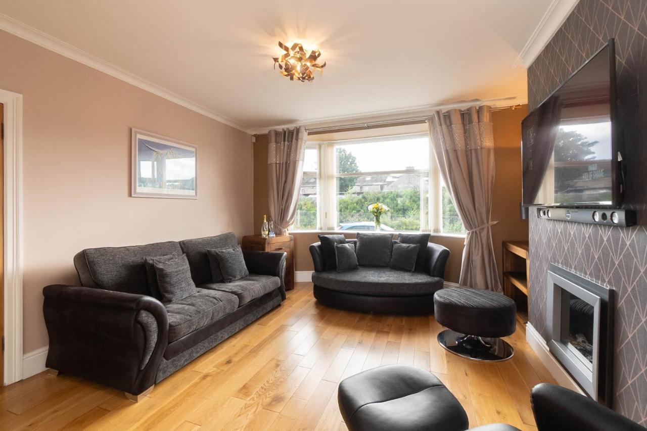 Dwellcome Home: 3-bedroom Garden Retreat With Fast Wi-fi Holiday home