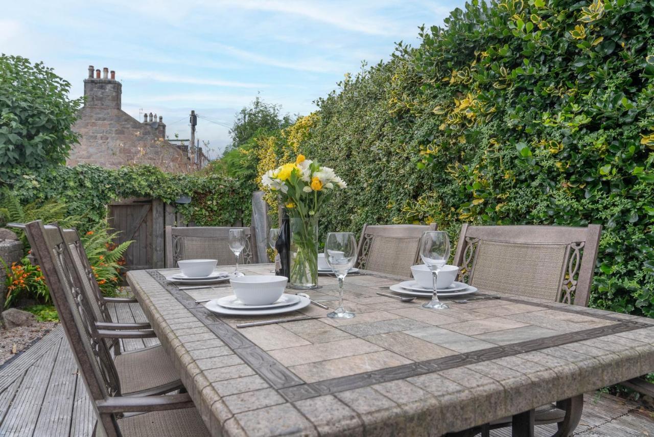 Dwellcome Home: 3-bedroom Garden Retreat With Fast Wi-fi Holiday home