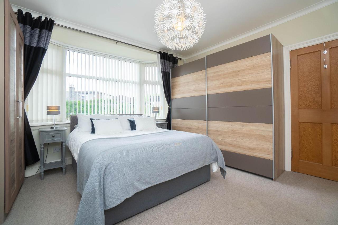 Holiday home Dwellcome Home: 3-bedroom Garden Retreat With Fast Wi-fi Aberdeen
