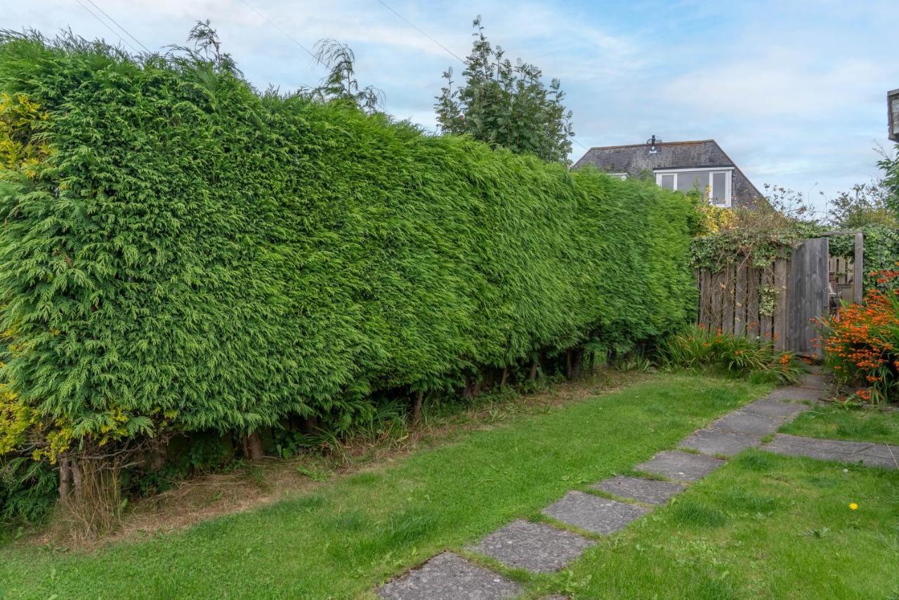 Holiday home Dwellcome Home: 3-bedroom Garden Retreat With Fast Wi-fi *