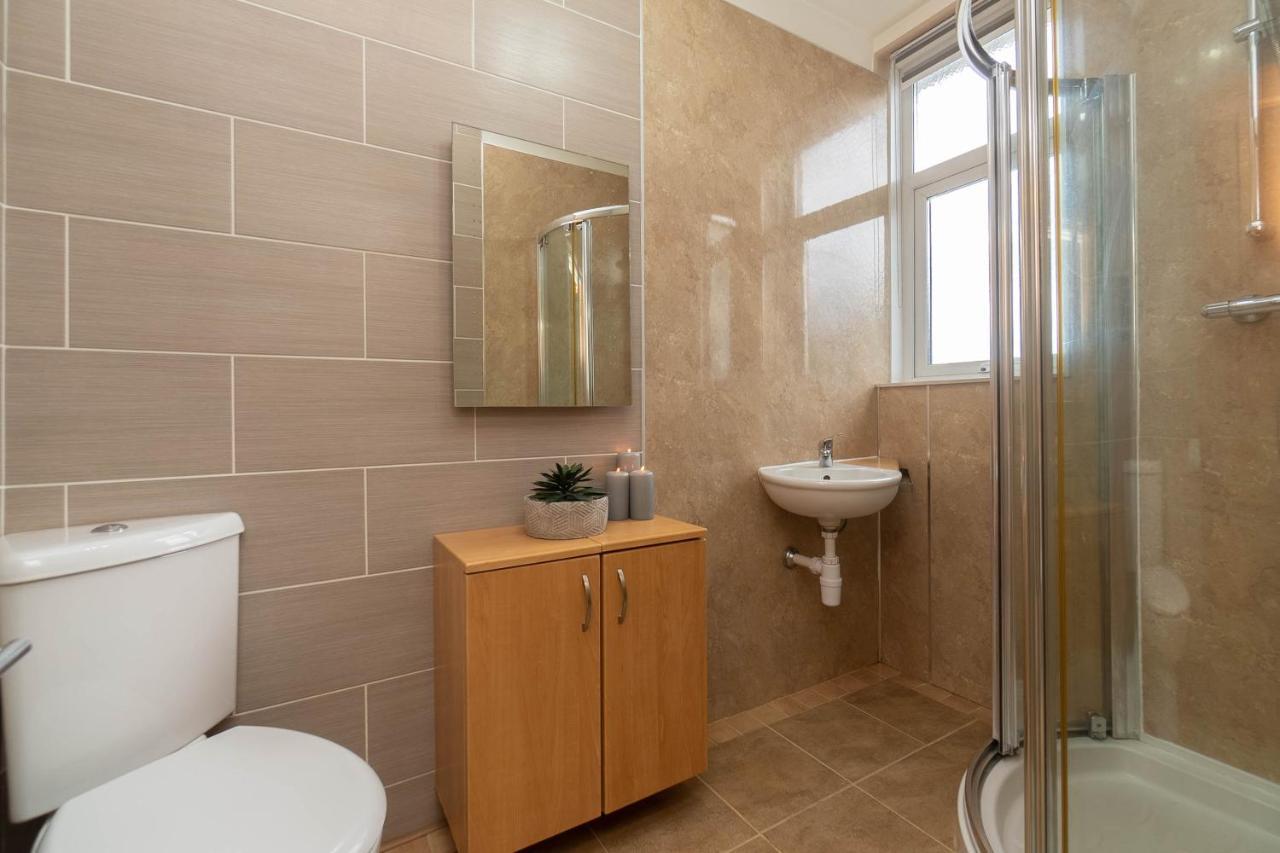 Holiday home Dwellcome Home: 3-bedroom Garden Retreat With Fast Wi-fi Aberdeen