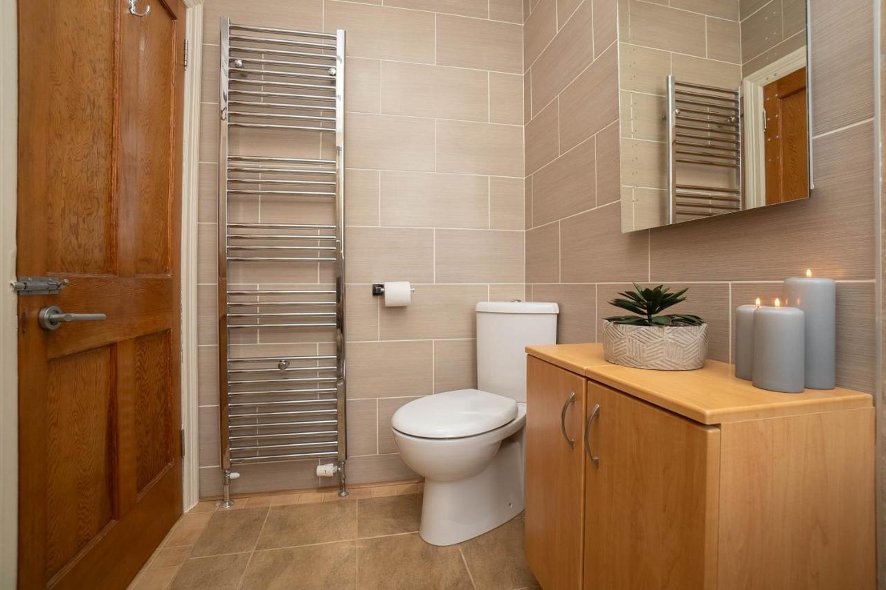 Holiday home Dwellcome Home: 3-bedroom Garden Retreat With Fast Wi-fi