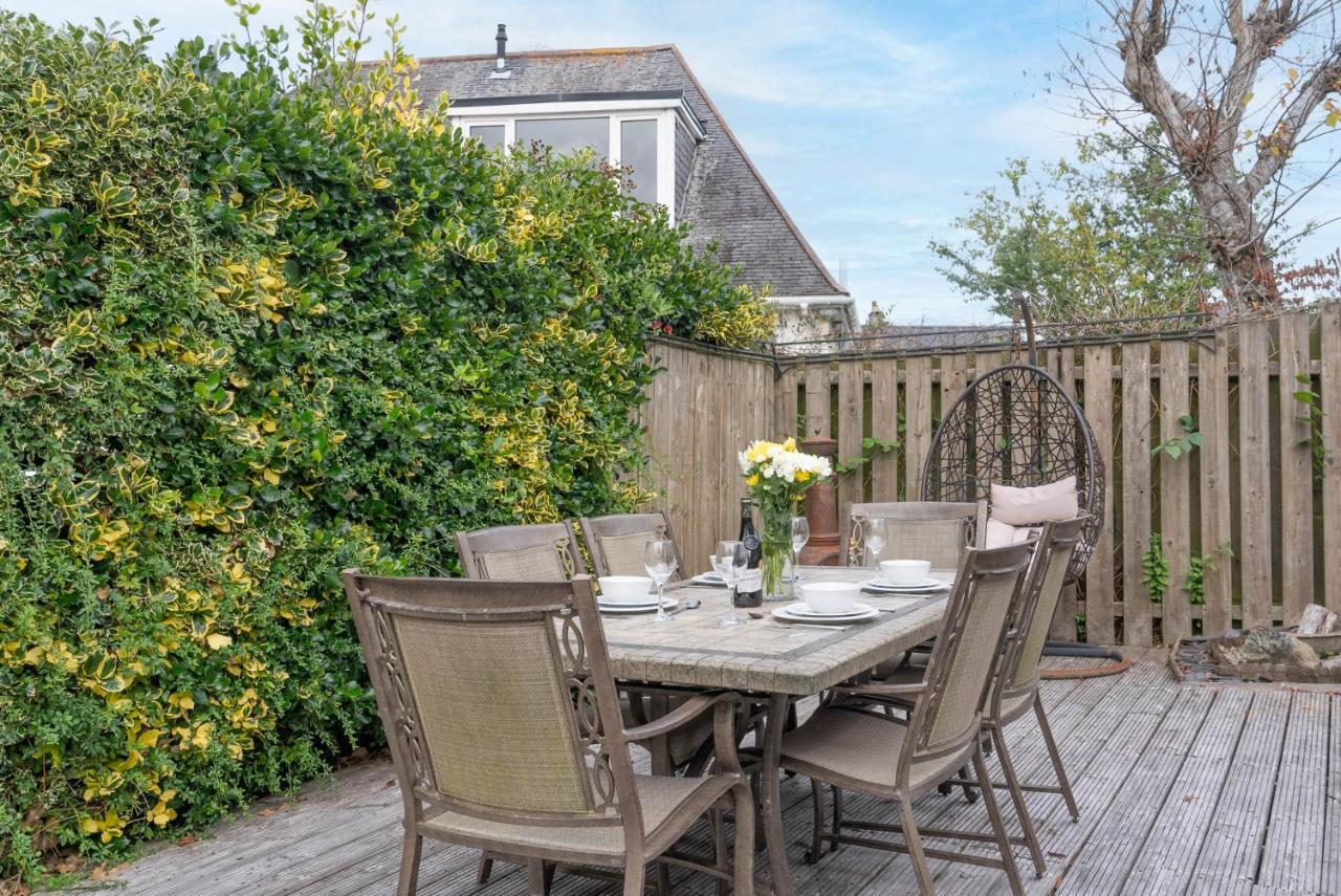 Dwellcome Home: 3-bedroom Garden Retreat With Fast Wi-fi Holiday home