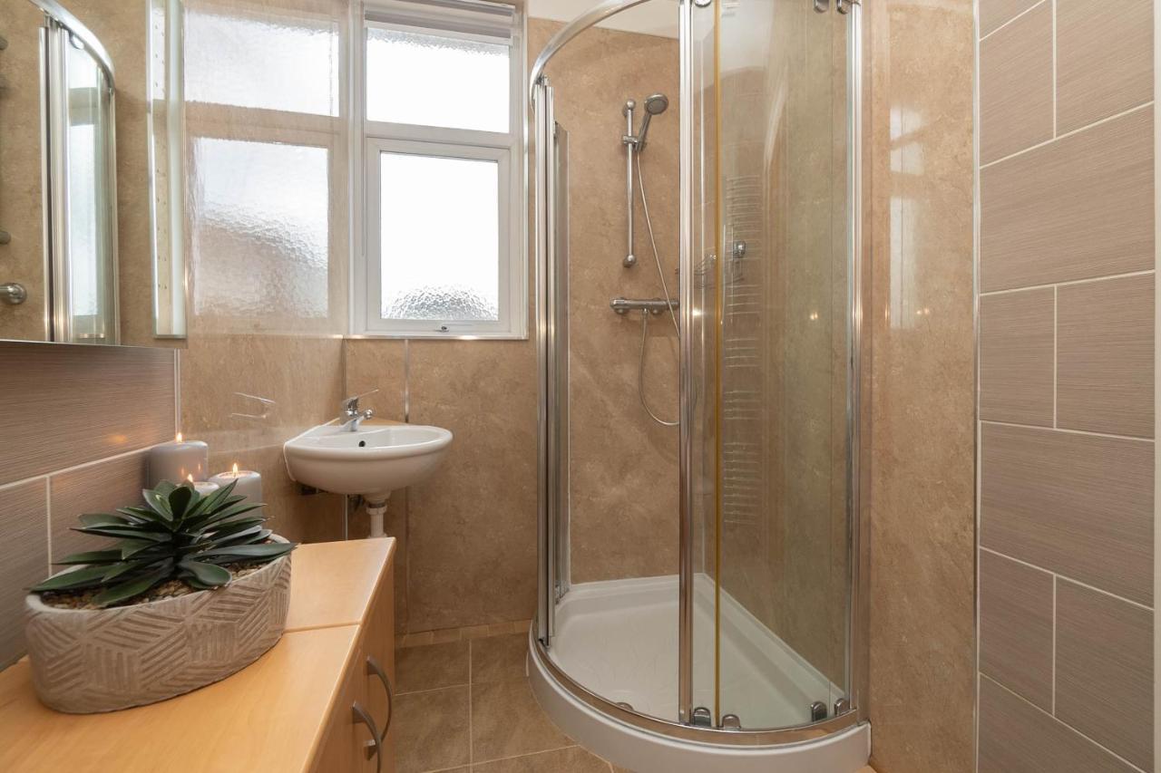 Dwellcome Home: 3-bedroom Garden Retreat With Fast Wi-fi Aberdeen