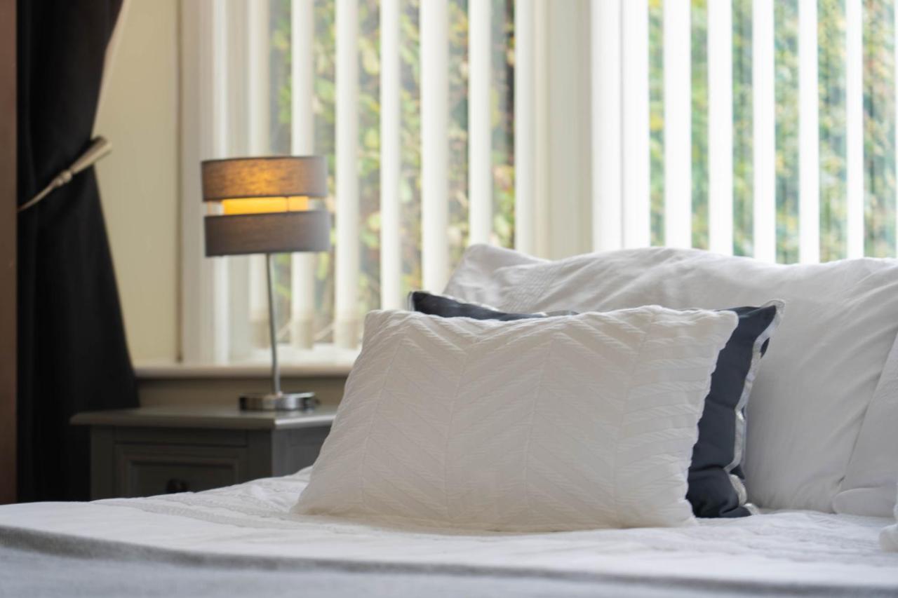 Dwellcome Home: 3-bedroom Garden Retreat With Fast Wi-fi Holiday home Aberdeen