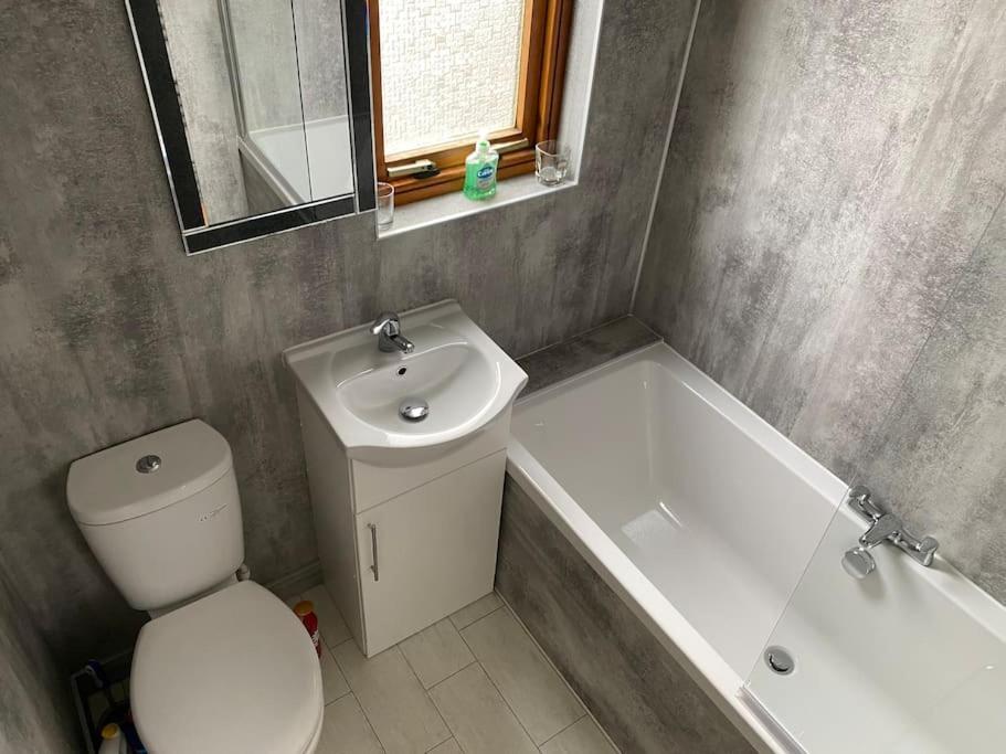 2 Bed - P&j Live, Awpr, Airport Apartment Aberdeen