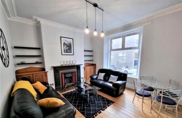 Apartment Howburn Place *