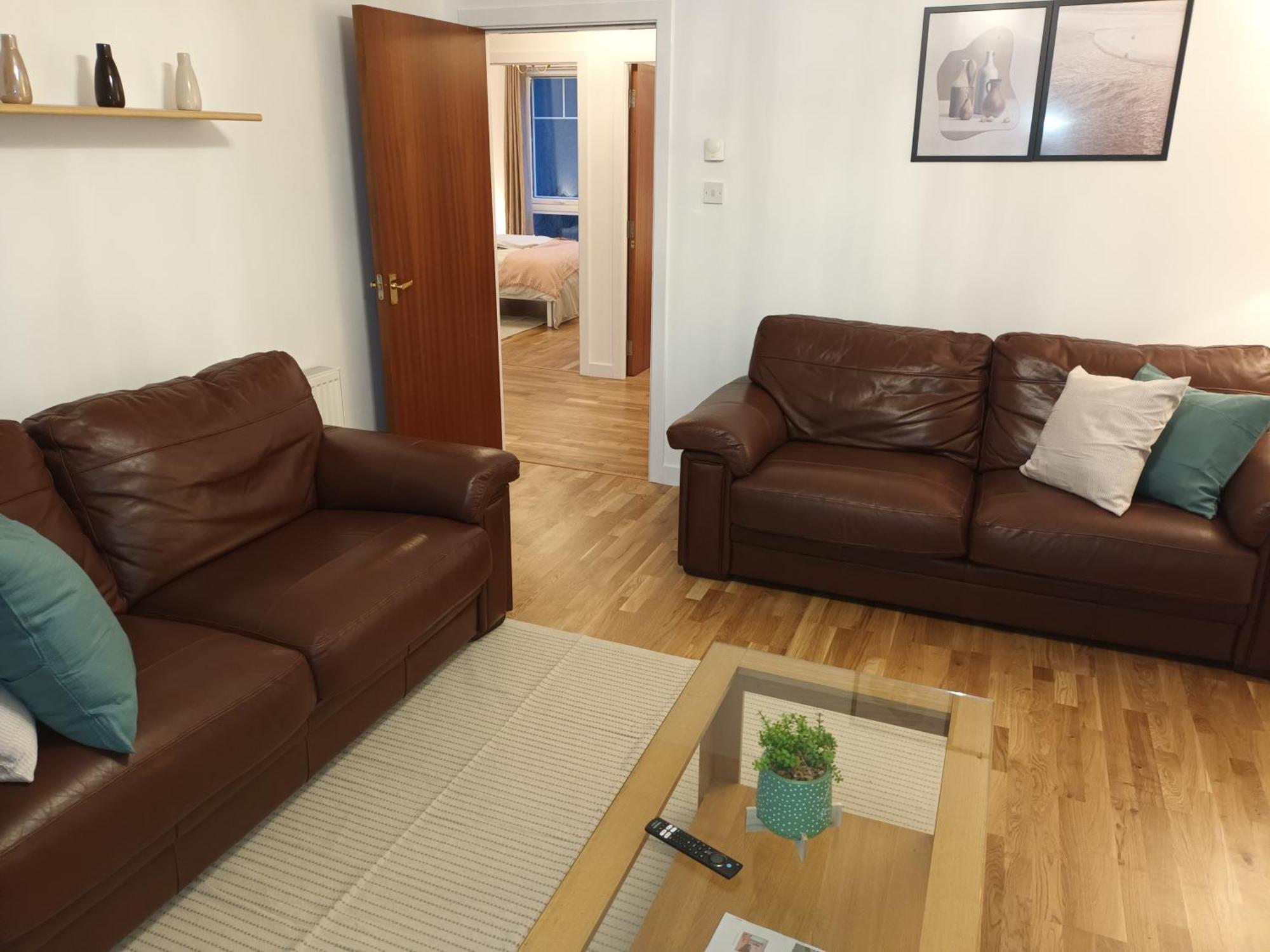 Spacious Elegant 2-br In Centre * Aberdeen