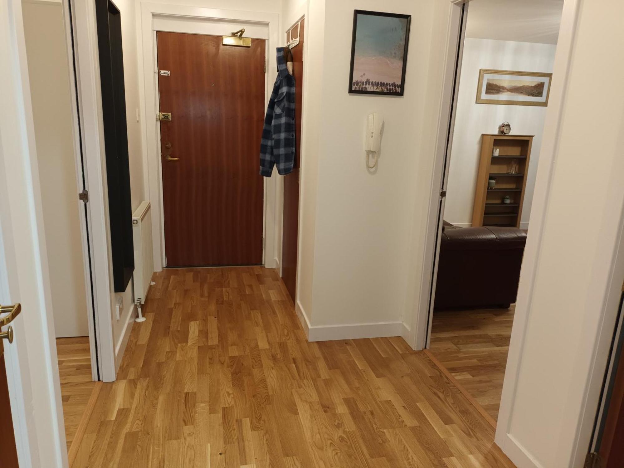 Spacious Elegant 2-br In Centre *