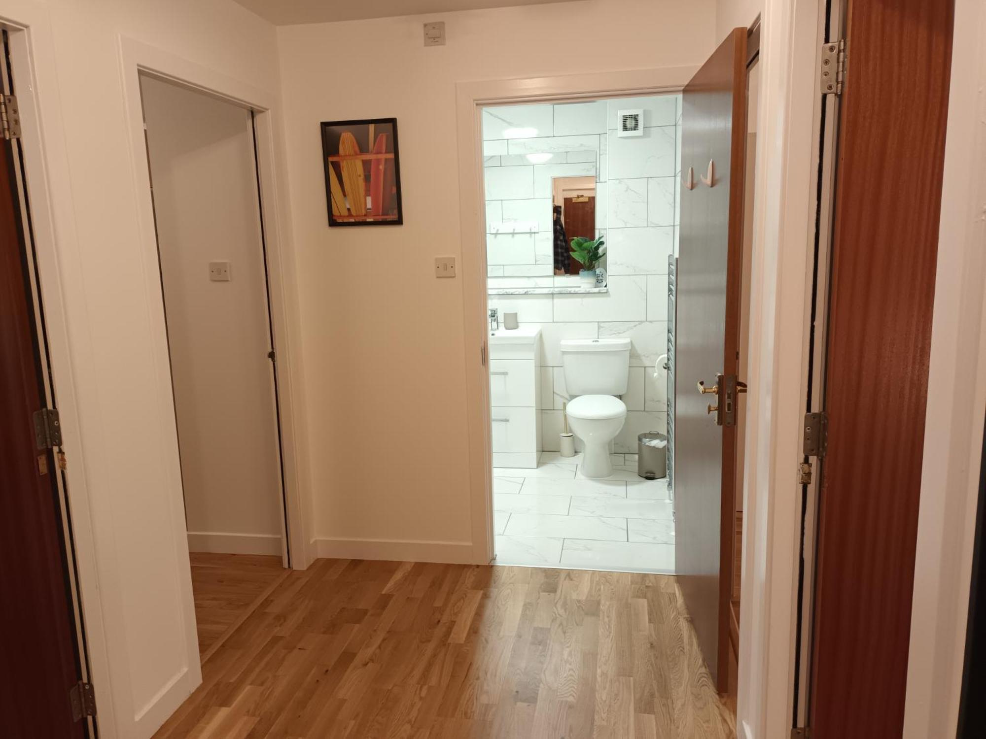 Spacious Elegant 2-br In Centre Apartment