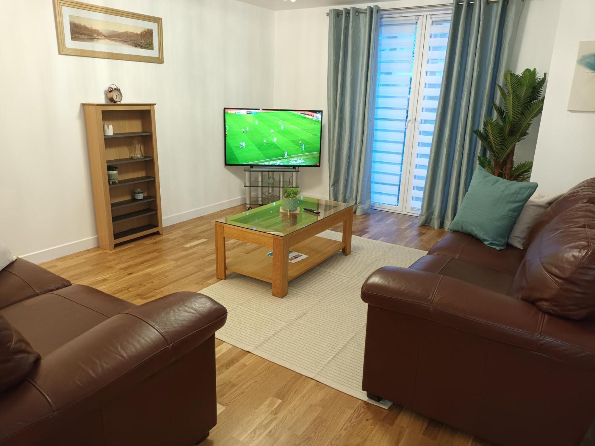 Spacious Elegant 2-br In Centre * Aberdeen