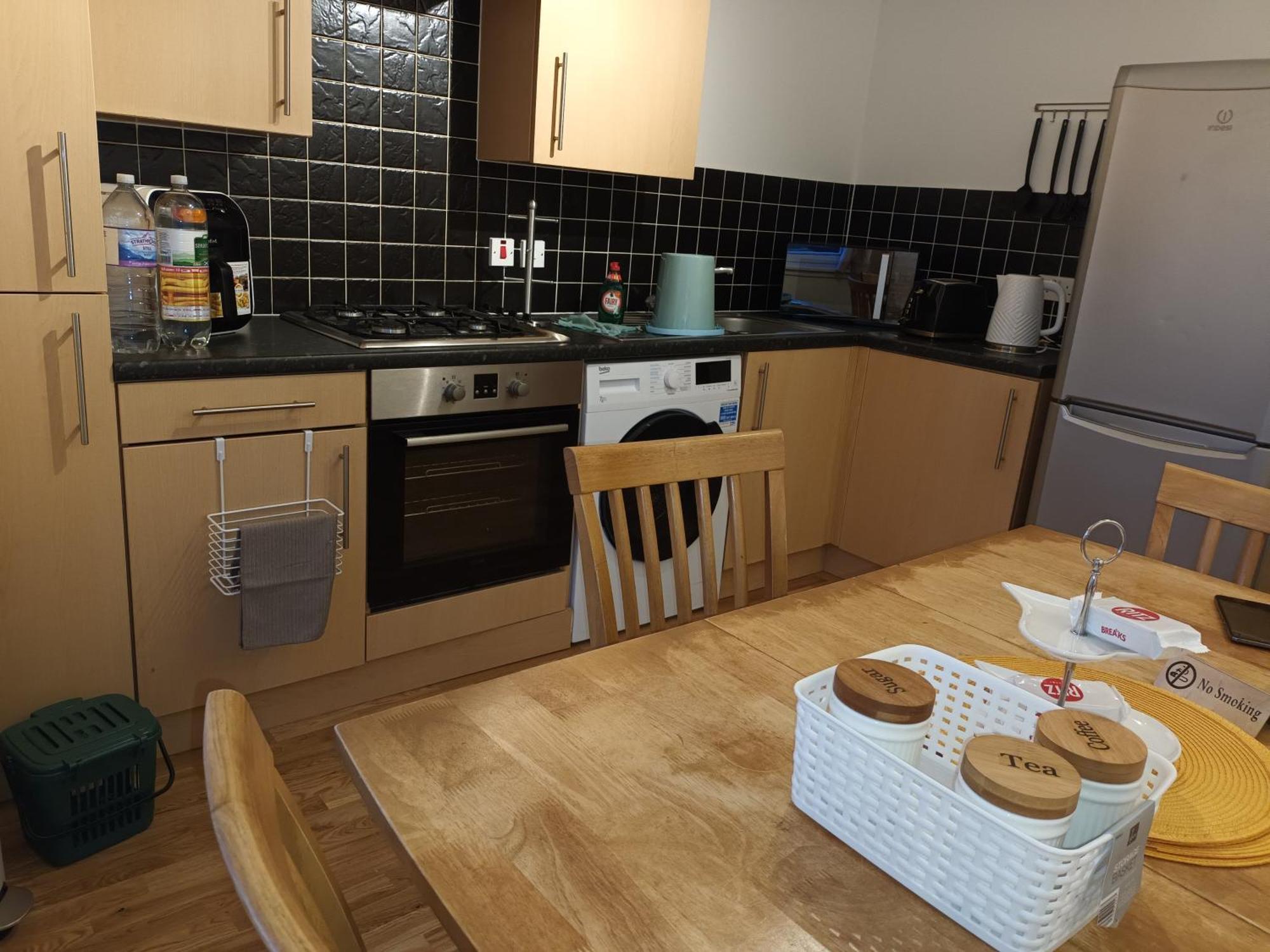 Spacious Elegant 2-br In Centre Apartment