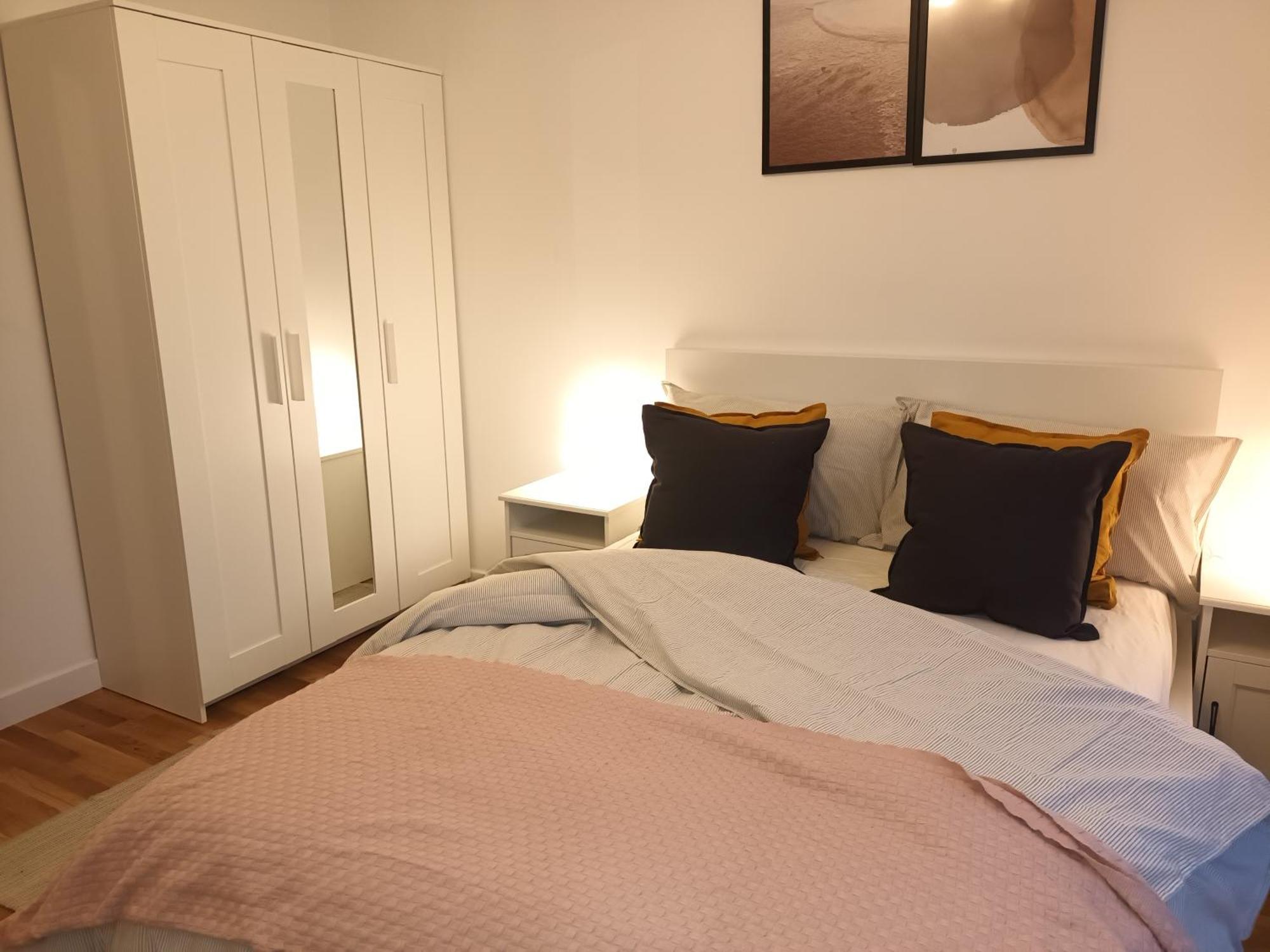 Spacious Elegant 2-br In Centre