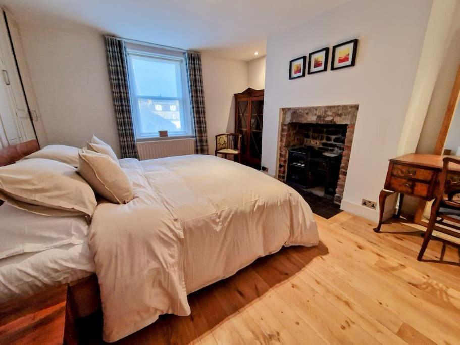 Welcome To Fittie, On The Beach! Holiday home Aberdeen